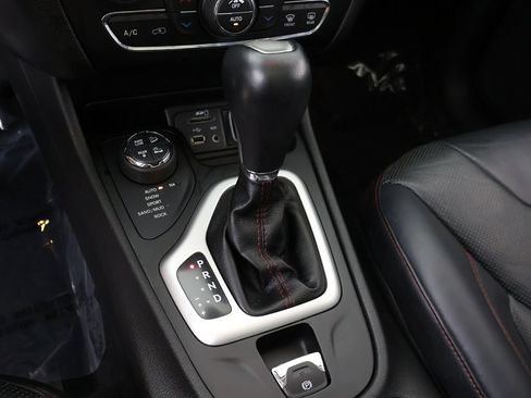 Used 2015 Jeep Cherokee Trailhawk w/ Comfort/Convenience Group AWD/4WD image 51
