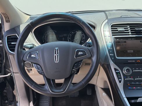Used 2017 Lincoln MKX Reserve FWD image 28