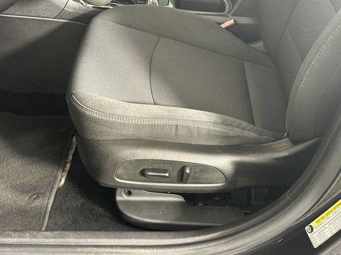 Used 2017 Chevrolet Cruze LT w/ Convenience Package FWD image 9