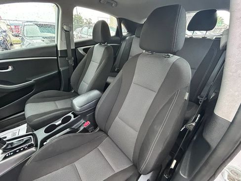 Used 2017 Hyundai Elantra GT FWD image 9