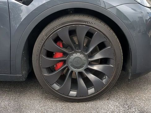 Used 2022 Tesla Model Y Performance image 11