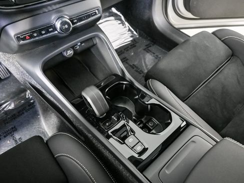 Certified 2025 Volvo XC40 B5 Plus image 18