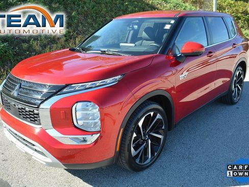 Used 2023 Mitsubishi Outlander SE image 1