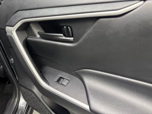 Used 2021 Toyota RAV4 LE FWD image 43