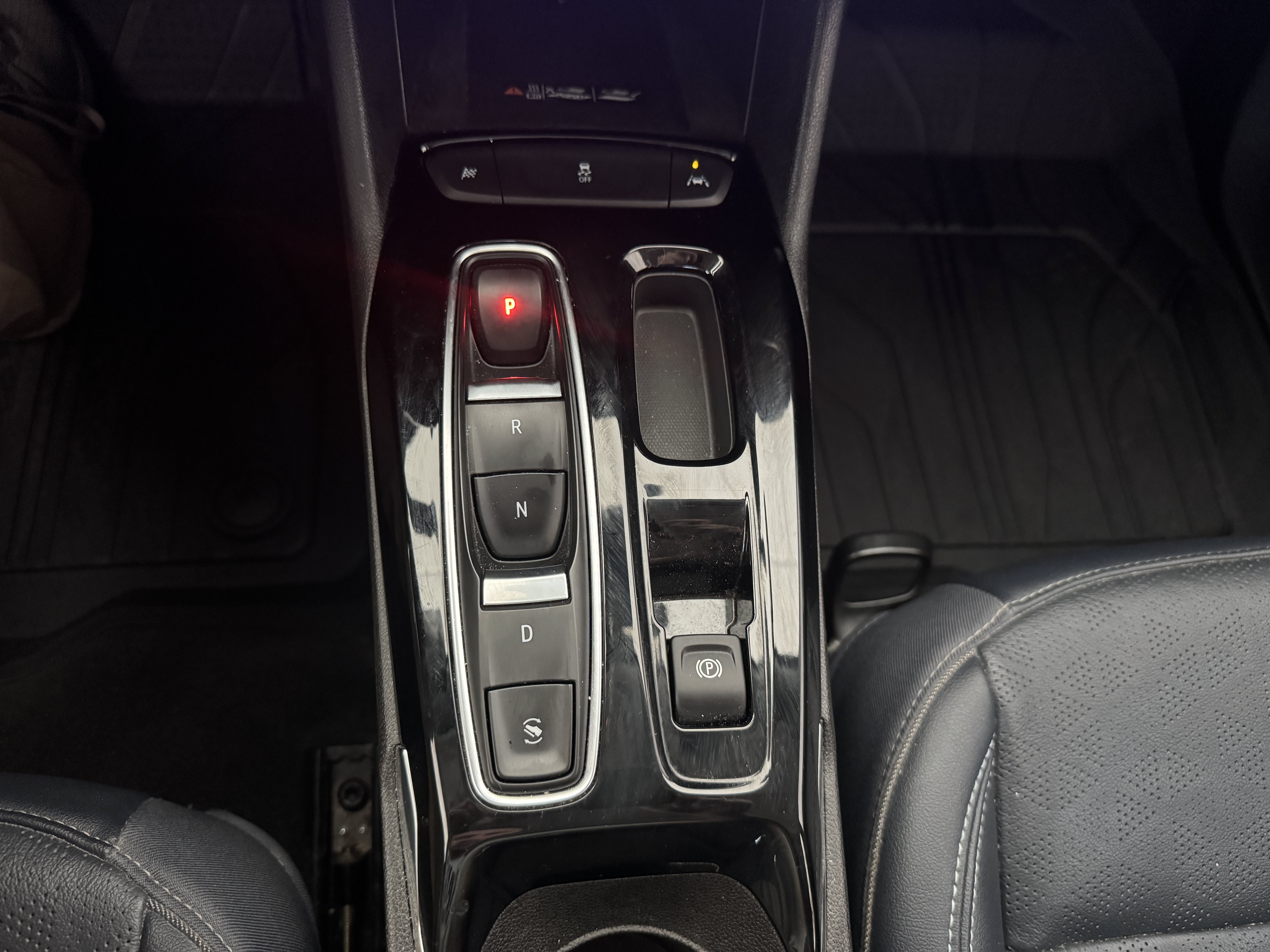 Used 2022 Chevrolet Bolt EUV Premier w/ Super Cruise Package FWD image 15