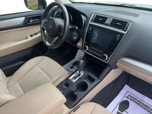 Used 2019 Subaru Outback 2.5i Premium w/ Popular Package #2 AWD/4WD image 4