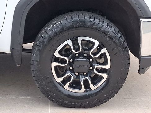 Used 2020 GMC Sierra 2500 SLE w/ SLE Value Package; AWD/4WD image 8