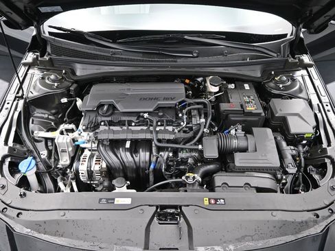 Used 2025 Hyundai Elantra Limited FWD image 36