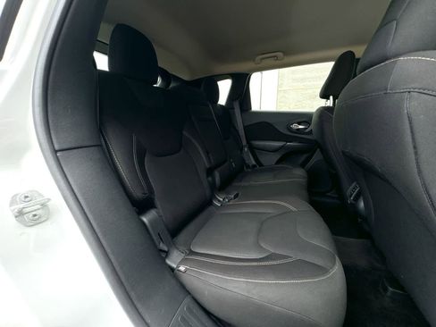 Used 2016 Jeep Cherokee Latitude w/ Cold Weather Group image 20