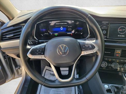 Used 2023 Volkswagen Jetta SE w/ Panoramic Sunroof Package image 17