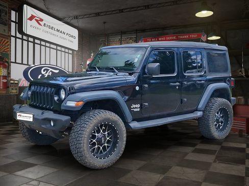 Used 2018 Jeep Wrangler Unlimited Sport S AWD/4WD image 1