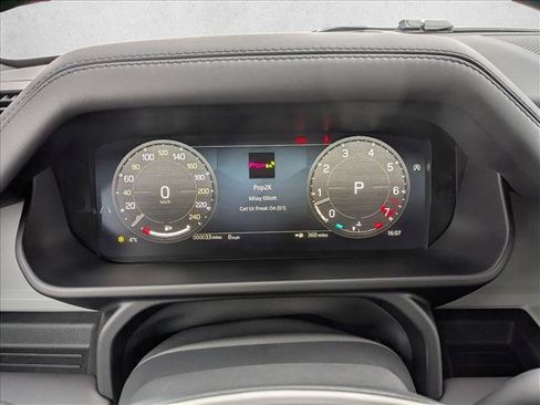 Used 2026 Land Rover Defender 130 X-Dynamic SE AWD/4WD image 11