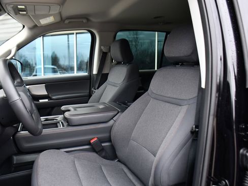 Used 2025 Ford Expedition Active AWD/4WD image 13