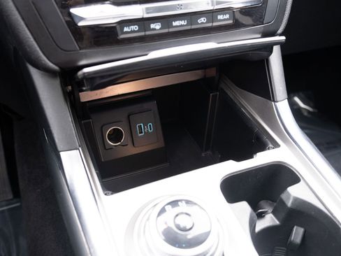 Used 2020 Ford Explorer XLT w/ Equipment Group 202A image 5