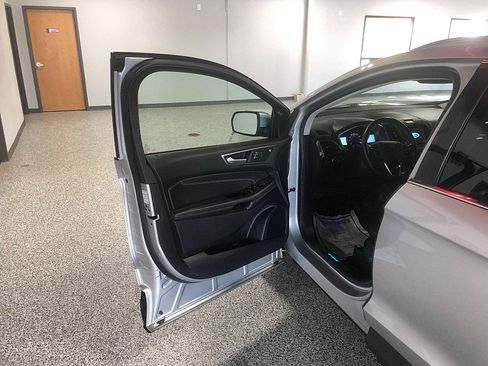 Used 2019 Ford Edge Titanium AWD/4WD image 10
