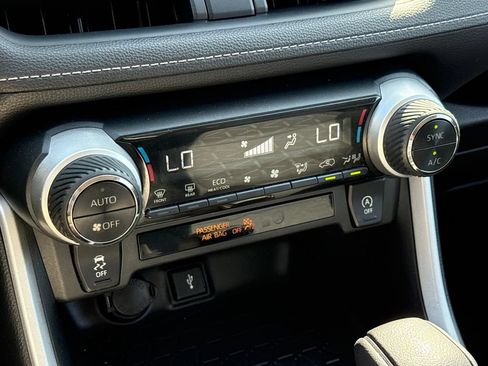 Used 2021 Toyota RAV4 XLE AWD/4WD image 24