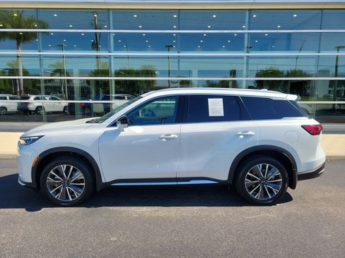 Certified 2026 INFINITI QX60 Luxe w/ Cargo Package FWD image 7