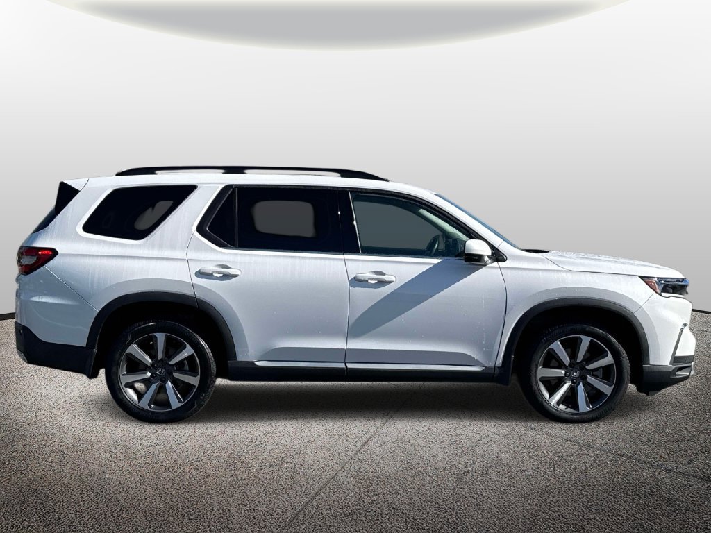 Used 2024 Honda Pilot Touring image 4