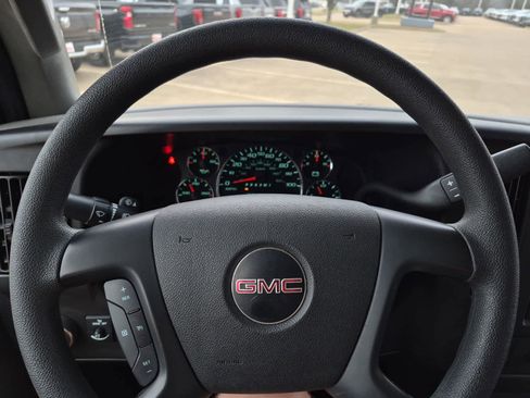 Certified 2016 GMC Savana 3500 image 21