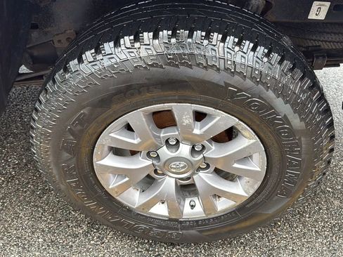 Used 2017 Toyota Tacoma SR5 image 10