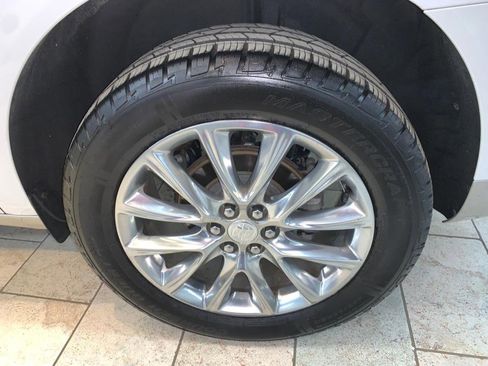 Used 2020 Buick Enclave Premium w/ Sun and Sites Package AWD/4WD image 29