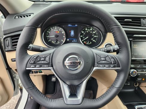 Used 2020 Nissan Rogue SV image 9