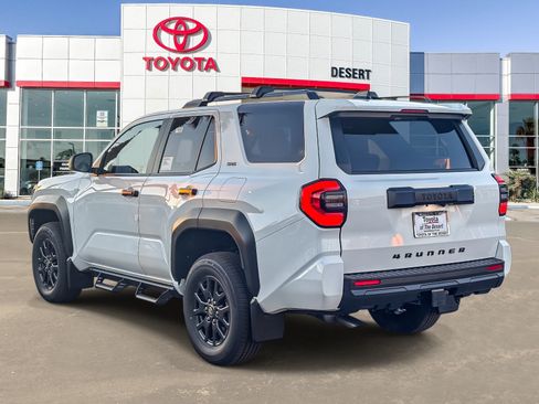 New 2026 Toyota 4Runner SR5 AWD/4WD image 5
