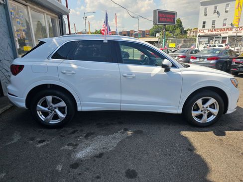 Used 2020 Audi Q3 2.0T Premium w/ Convenience Package image 3