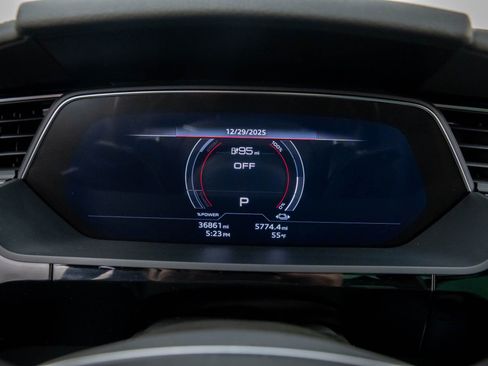 Used 2022 Audi e-tron S Prestige w/ Prestige Package image 21