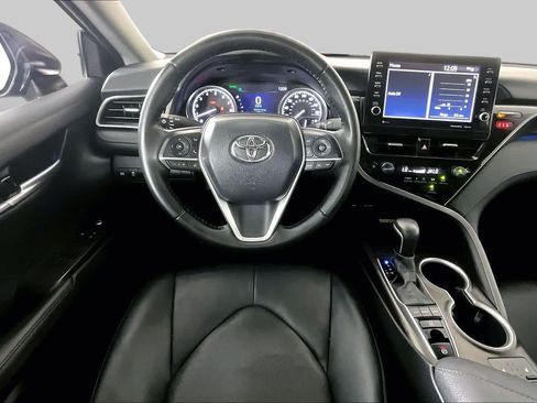 Used 2024 Toyota Camry XLE FWD image 6