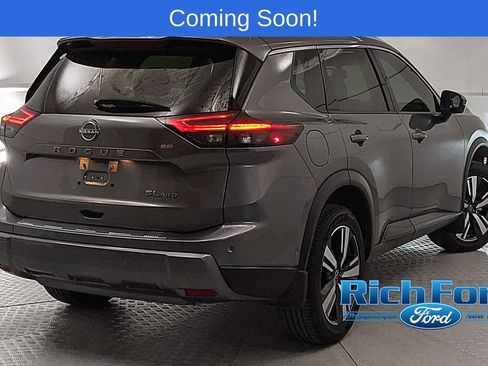 Used 2024 Nissan Rogue SL image 3