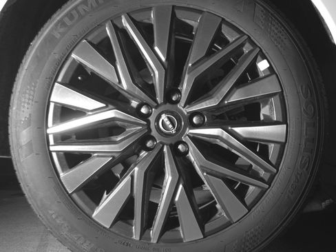 Used 2025 Nissan Altima 2.5 SV FWD image 15