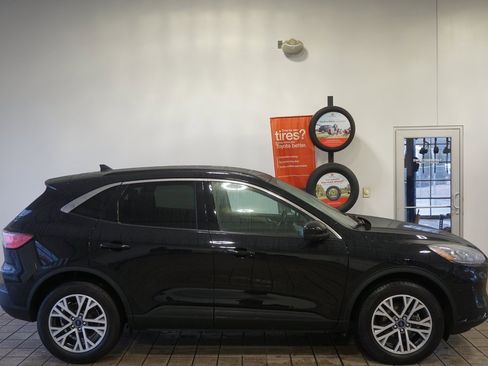 Used 2022 Ford Escape SEL w/ Technology Package image 2