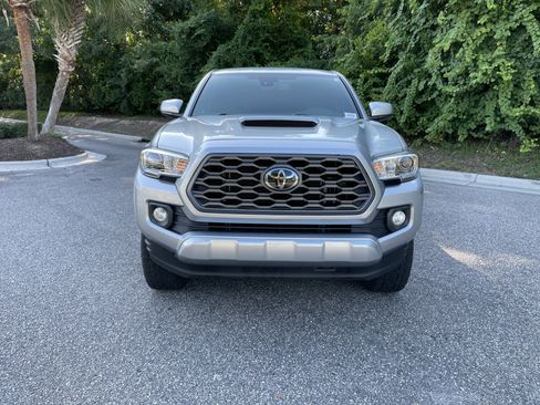 Used 2022 Toyota Tacoma TRD Sport w/ Technology Package AWD/4WD image 3