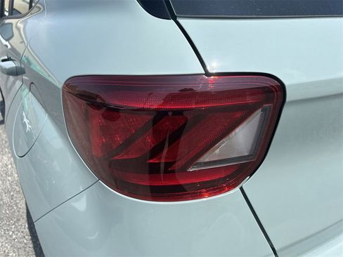 New 2025 Hyundai Venue Limited image 17