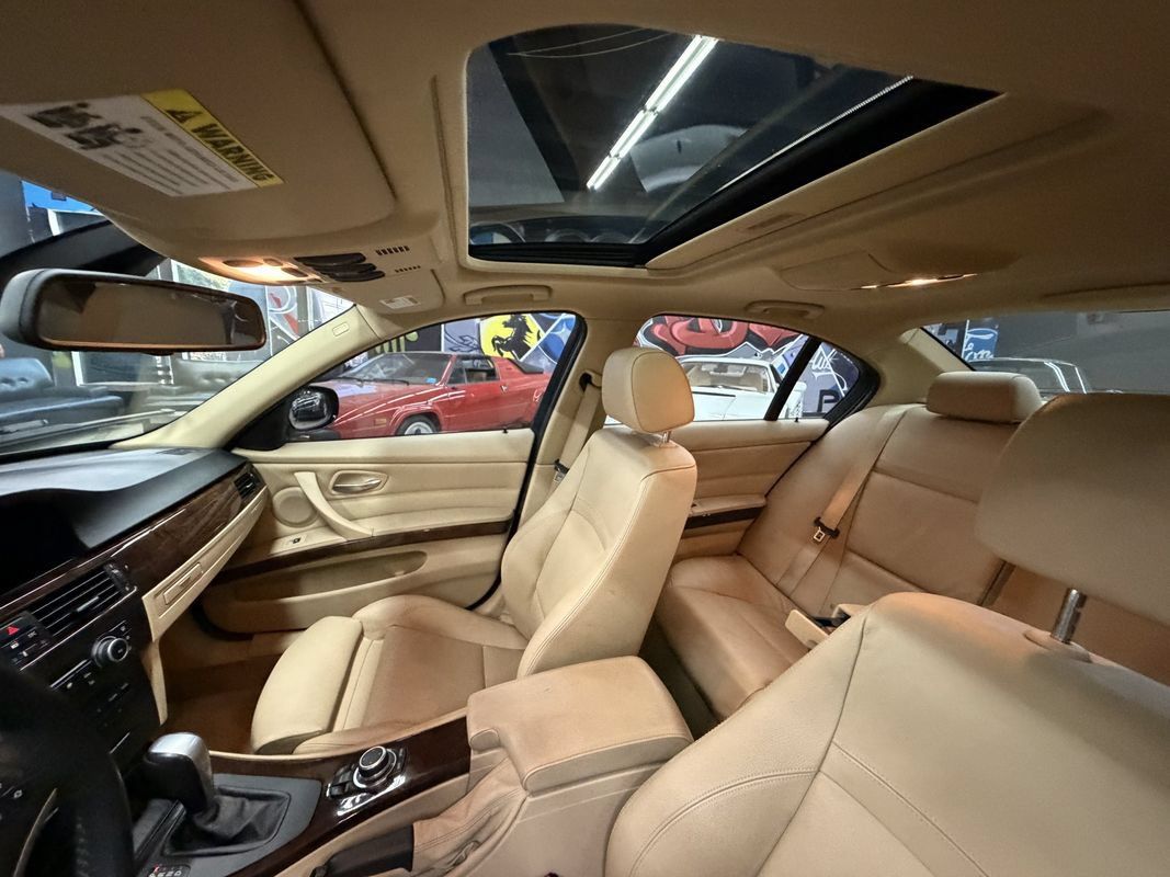 Used 2011 BMW 335i xDrive Sedan AWD/4WD image 27