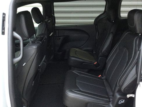 New 2026 Chrysler Pacifica Select image 6