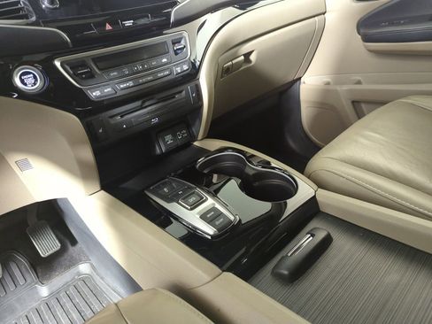 Used 2019 Honda Pilot Touring image 19