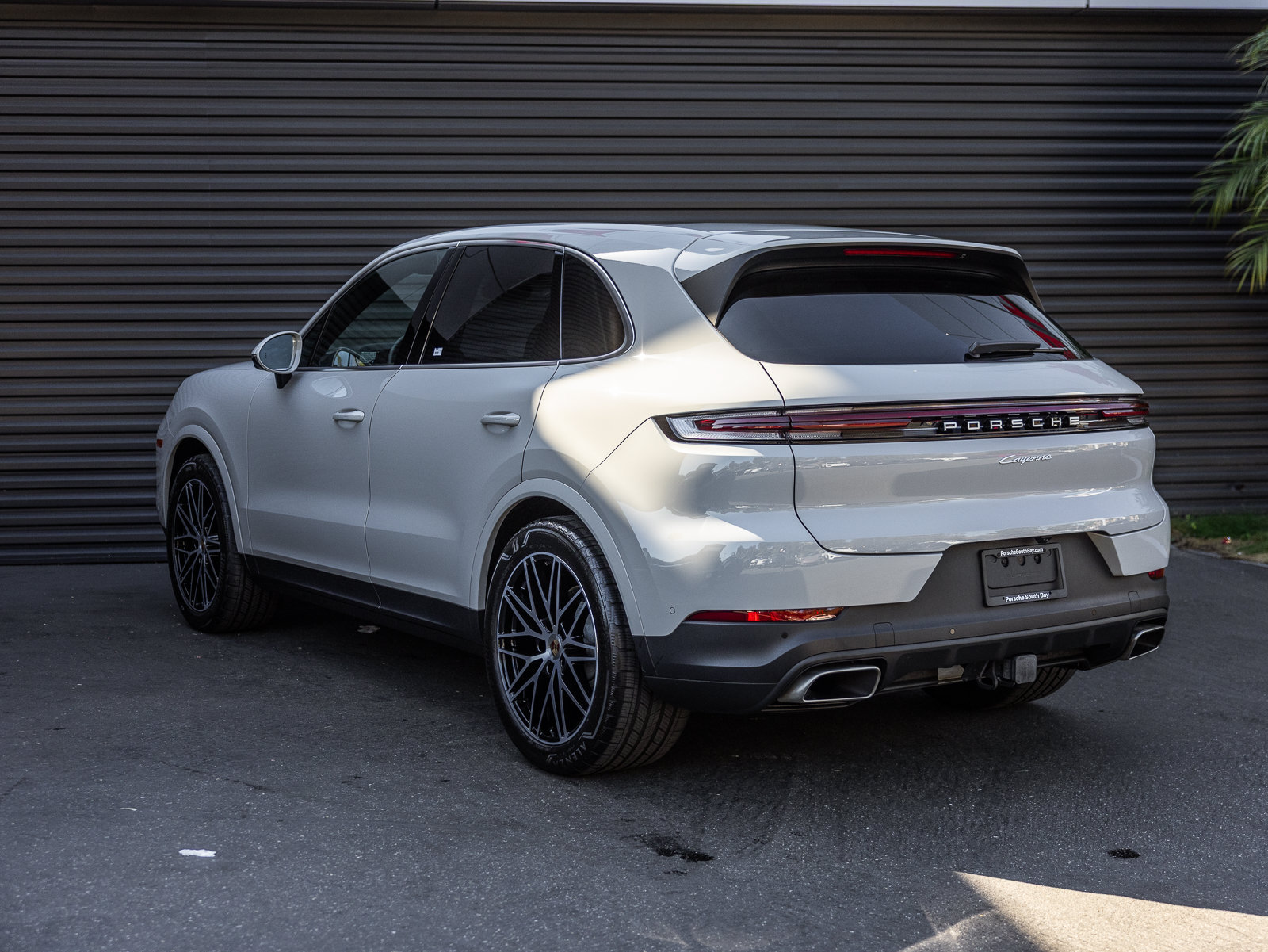Certified 2025 Porsche Cayenne AWD/4WD image 3