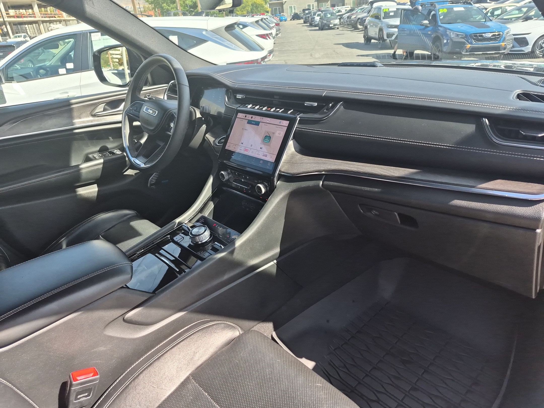 Used 2023 Jeep Grand Cherokee Overland w/ Luxury Tech Group IV AWD/4WD image 33