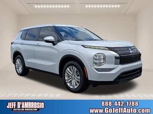 Used 2022 Mitsubishi Outlander ES FWD image 1