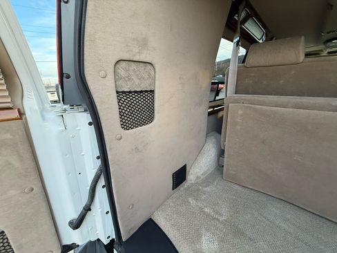 Used 2002 Chevrolet Express 2500 w/ Preferred Equipment Group 2 image 31