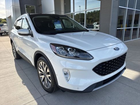 Certified 2020 Ford Escape Titanium w/ Titanium Premium Package 2.0 image 10