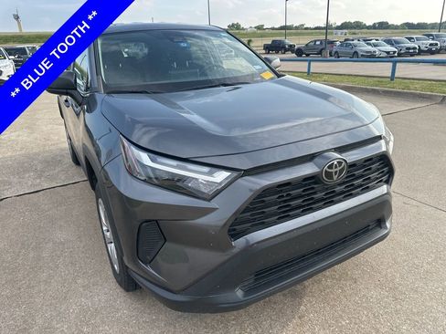 Used 2023 Toyota RAV4 LE FWD image 3