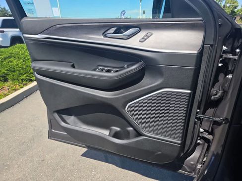 New 2026 Jeep Grand Cherokee L Limited AWD/4WD image 19