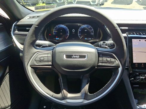 New 2025 Jeep Grand Cherokee Limited image 10