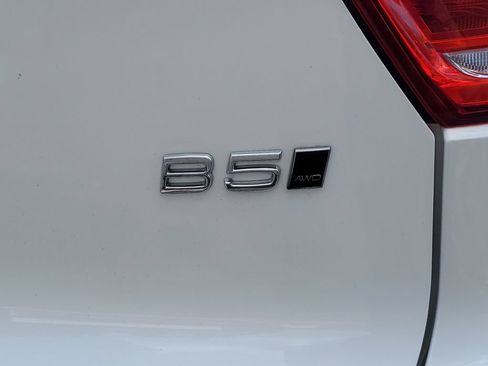 Used 2023 Volvo XC40 B5 Plus AWD/4WD image 8