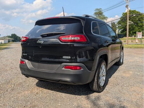 Used 2017 Jeep Cherokee Latitude w/ Cold Weather Group AWD/4WD image 5
