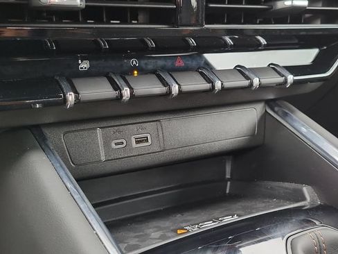 Used 2026 GMC Canyon AT4 w/ AT4 Premium Package AWD/4WD image 17