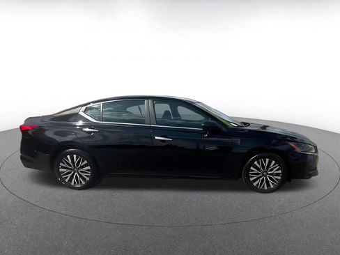 Used 2025 Nissan Altima 2.5 SV image 16